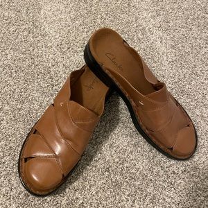 Women’s Clarks Tan Mule Style Shoe size 10M